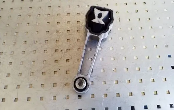 Volvo XC60 Engine mount bracket 30793322
