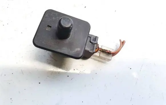 Mercedes-Benz C W202 Front door sensor 2028202110 30010101