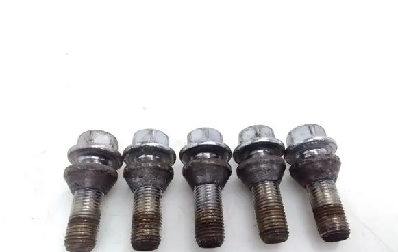 Volvo XC60 Nuts/bolts 