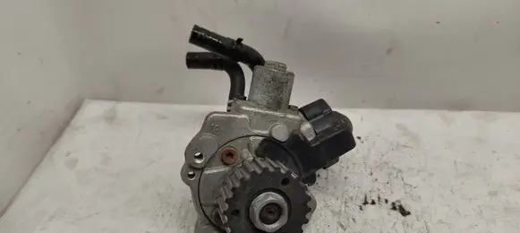 Volkswagen Golf VII Fuel injection high pressure pump 04B130755F