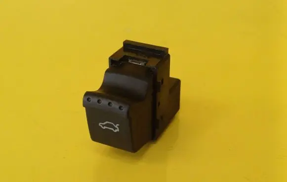 Tailgate opening switch