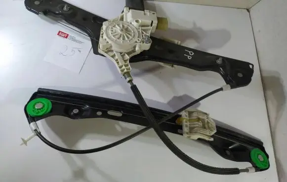 BMW 3 E90 E91 Front door electric window regulator 7060266 7140588