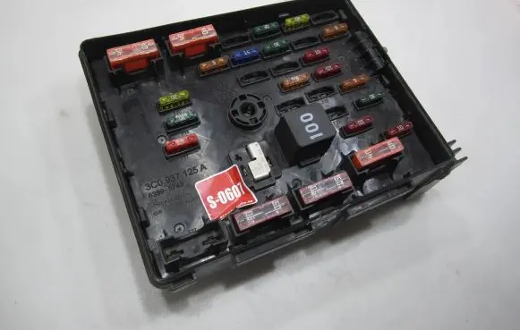 Volkswagen PASSAT B7 Fuse module 3C0937125A 63595743