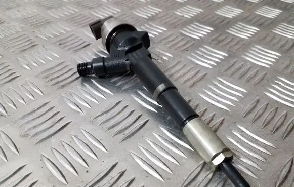 Opel Mokka Fuel injector 55567729