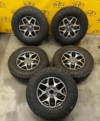 Ford Bronco R17 alloy rim 