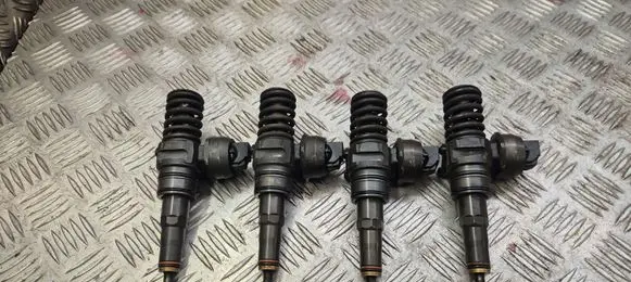 Volkswagen Golf V Fuel injectors set 038130073BN