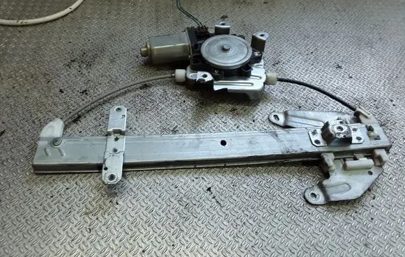 Nissan X-Trail T30 Rear door window regulator with motor 8073189913