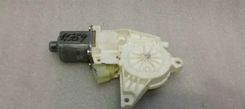 Mercedes-Benz C W204 Front door window regulator motor A2048200142