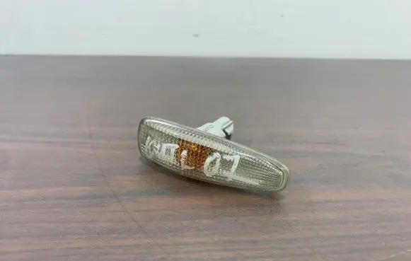 Mitsubishi Outlander Front fender indicator light