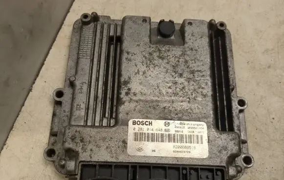 Opel Vivaro Engine control unit/module 0281014648 8200823728 8200666516