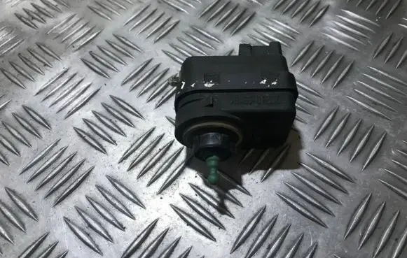 Headlight level adjustment motor
