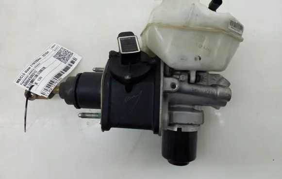 Mercedes-Benz CLS C219 Master brake cylinder A0004300312