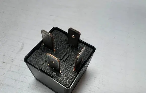 Audi A6 S6 C6 4F Other relay 8K0951253 V23136B6X72