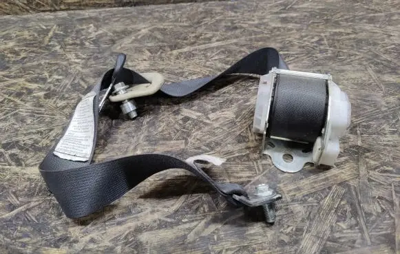 Nissan Tiida C11 Rear seatbelt