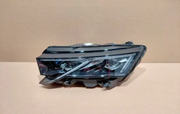 Skoda Octavia Mk4 Headlight/headlamp 5E4941035 992941572AH