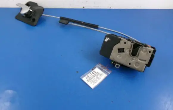 Opel Meriva A Front door lock 13203899PM