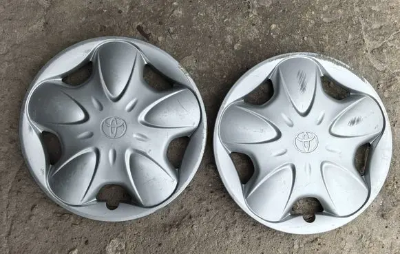 Toyota Yaris R14 wheel hub/cap/trim