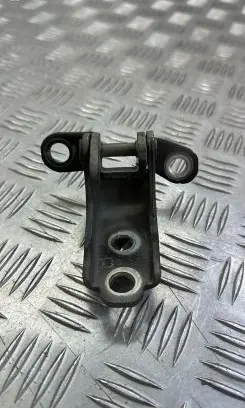 Honda CR-V Front door upper hinge