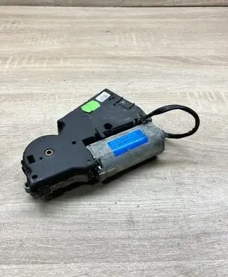 Volkswagen Golf IV Sunroof motor/actuator 1J6959591
