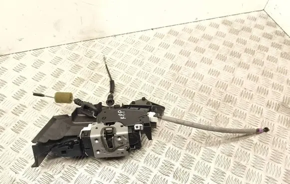 Mercedes-Benz C W204 Front door lock A2047200335 ZGS014