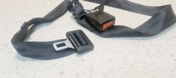 Middle seatbelt (rear)