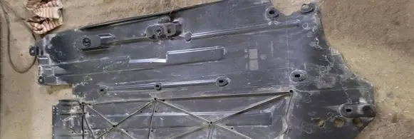 Center/middle under tray cover