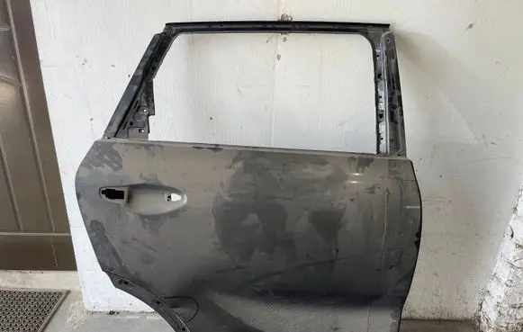 KIA Sorento Rear door