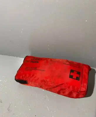 Audi A3 S3 8L First aid kit 8L0860282