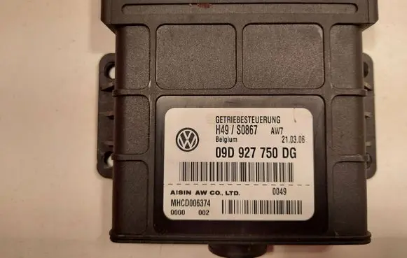 Volkswagen Touareg I Gearbox control unit/module 09D927750DG