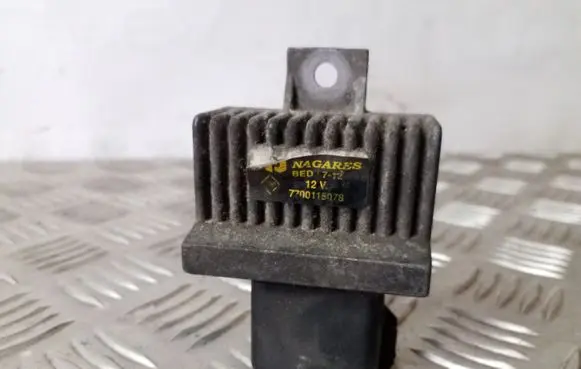 Opel Vivaro Glow plug pre-heat relay 7700115078