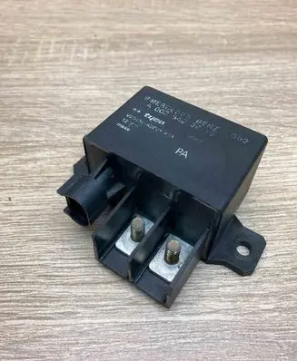 Mercedes-Benz E W211 Glow plug pre-heat relay A0025423819