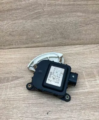 Volkswagen PASSAT B5 Air flap motor/actuator 8D1820511E 0132801115