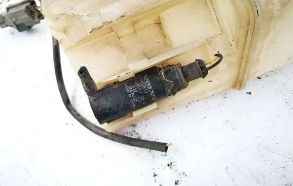 Volvo S80 Windscreen/windshield washer pump 9169611 060210-3950
