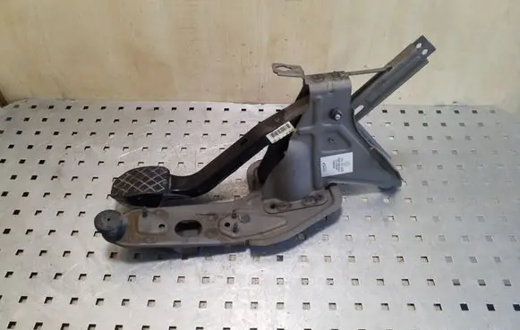 Volkswagen Transporter - Caravelle T5 Brake pedal 7H1721057B