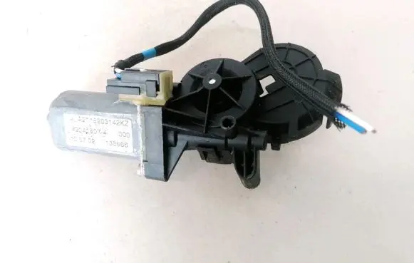 Mercedes-Benz E W211 Seat adjustment motor A2118203142 82041807-2