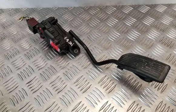 Nissan Primera Accelerator throttle pedal 18002AU410