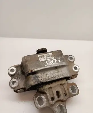 Volkswagen PASSAT B7 Engine mount bracket 1K0199555