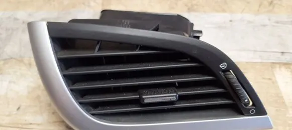 Peugeot 207 Dash center air vent grill 9650088577 A1010046