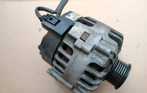 Skoda Fabia Mk2 (5J) Generator/alternator 8EL012426
