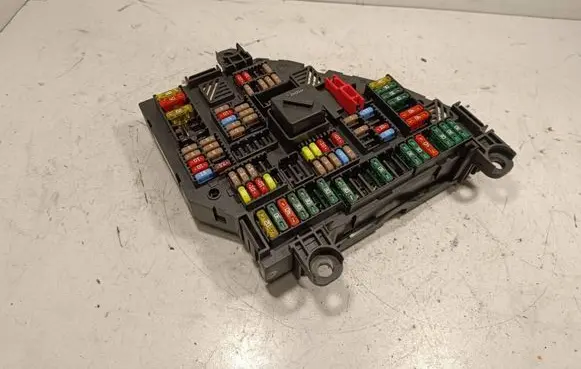 BMW 5 F10 F11 Fuse module 9252813