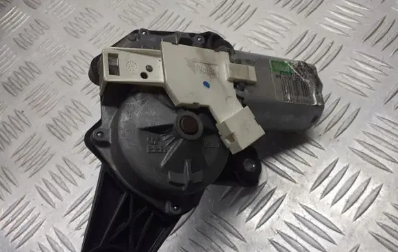 Renault Twingo II Wiper motor 8200311486