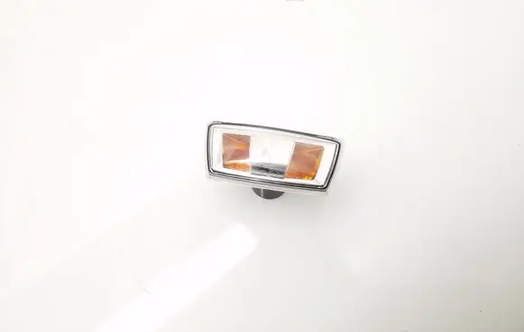 Opel Zafira B Front fender indicator light 13228580 13228581