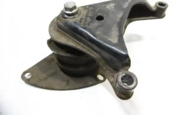 Volkswagen Polo III 6N 6N2 6NF Engine mounting bracket 6N0199181S