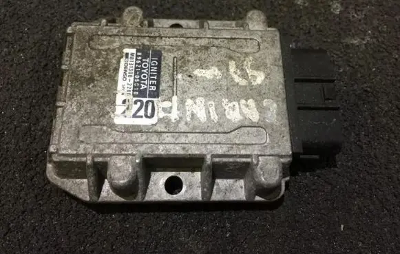 Toyota Carina T210 Ignition amplifier control unit 8962105010 mb131300-2200