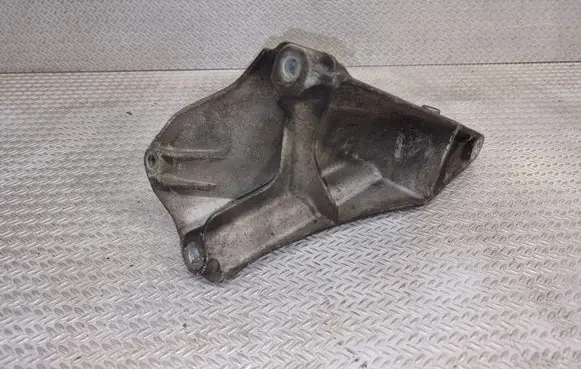 Volkswagen Transporter - Caravelle T5 Engine mounting bracket 7E0199343