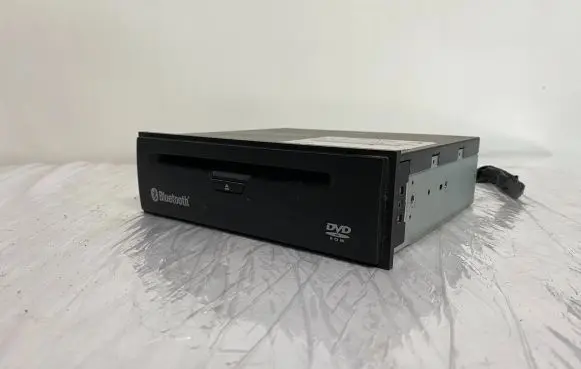 Nissan Pathfinder R51 CD/DVD changer 25915EA20A 51117328