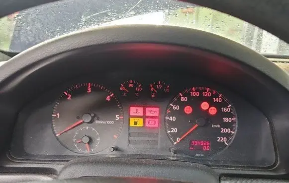 Speedometer (instrument cluster)