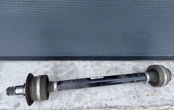BMW M5 F90 Rear driveshaft 7856937