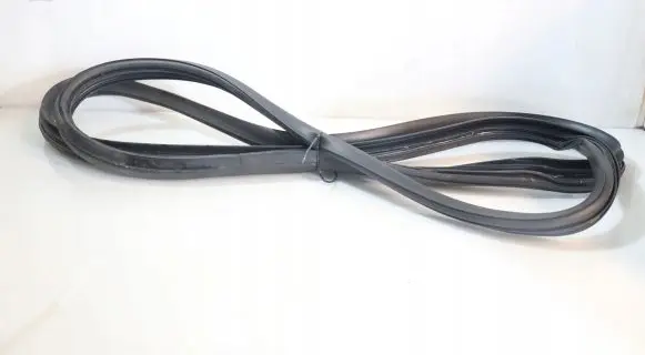 Toyota Aygo AB40 Rubber seal front door (on door) 