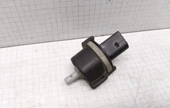Volkswagen Touran I Breather valve 058133517B 2580115A 058133459